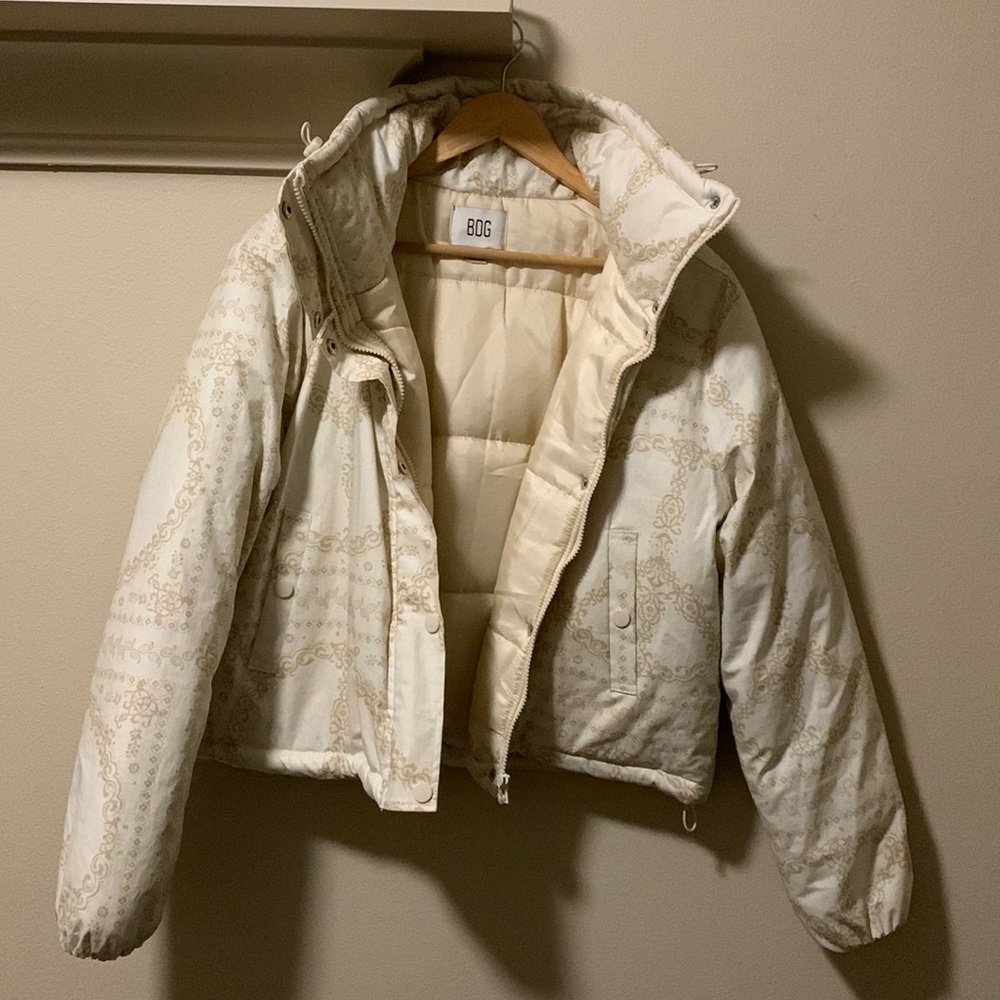BDG Urban Outfitters NWOT Oversized Puffer Peace Patten Ivory